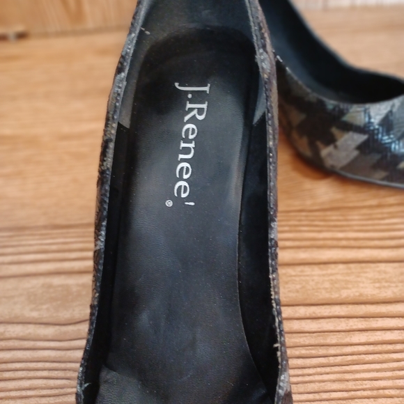 J. Renee High Heel Shoes. - Picture 4 of 10
